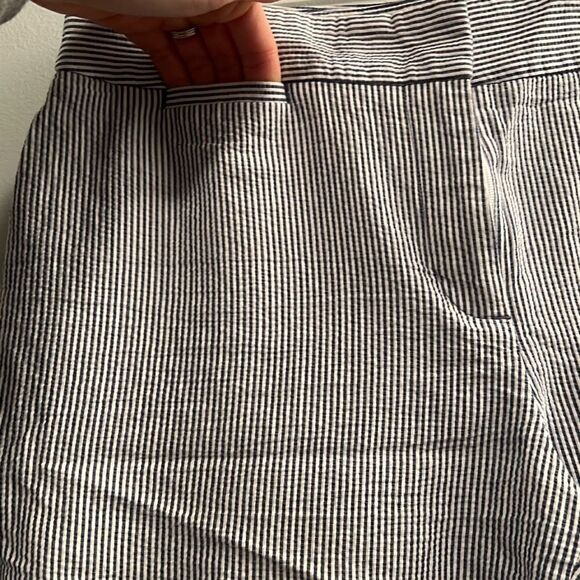 Talbots Perfect Skimmer Seersucker Crop Pants - Picture 2 of 8